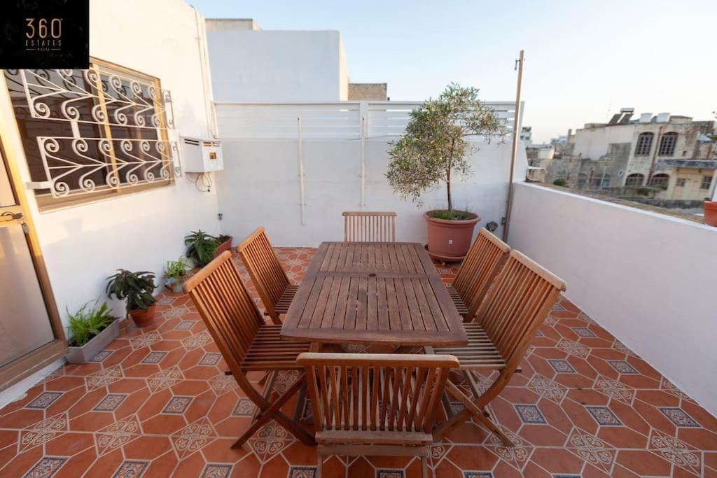 Beautiful, Typical Maltese 4Br Home With Roof Top By 360 Estates Sliema Exterior foto