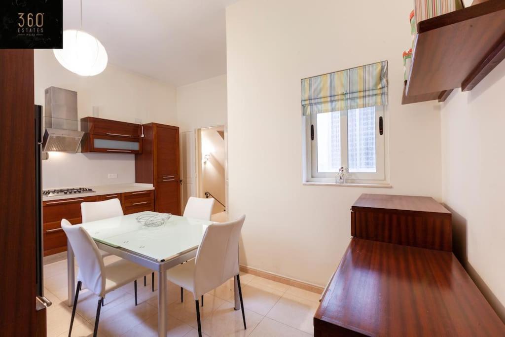 Beautiful, Typical Maltese 4Br Home With Roof Top By 360 Estates Sliema Exterior foto