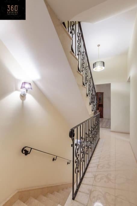 Beautiful, Typical Maltese 4Br Home With Roof Top By 360 Estates Sliema Exterior foto