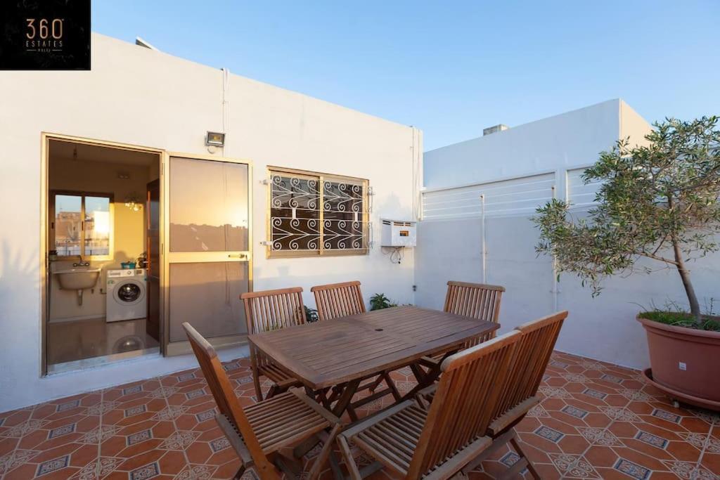 Beautiful, Typical Maltese 4Br Home With Roof Top By 360 Estates Sliema Exterior foto